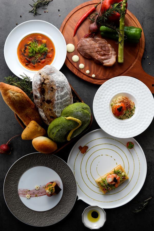 Cuncyue Hot Spring Resort Luodong Exterior photo A selection of dishes at the restaurant